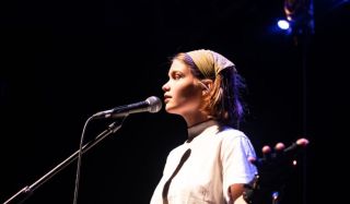 Poplab Drenthe – Femke Brinksma – vrouw met microfoon